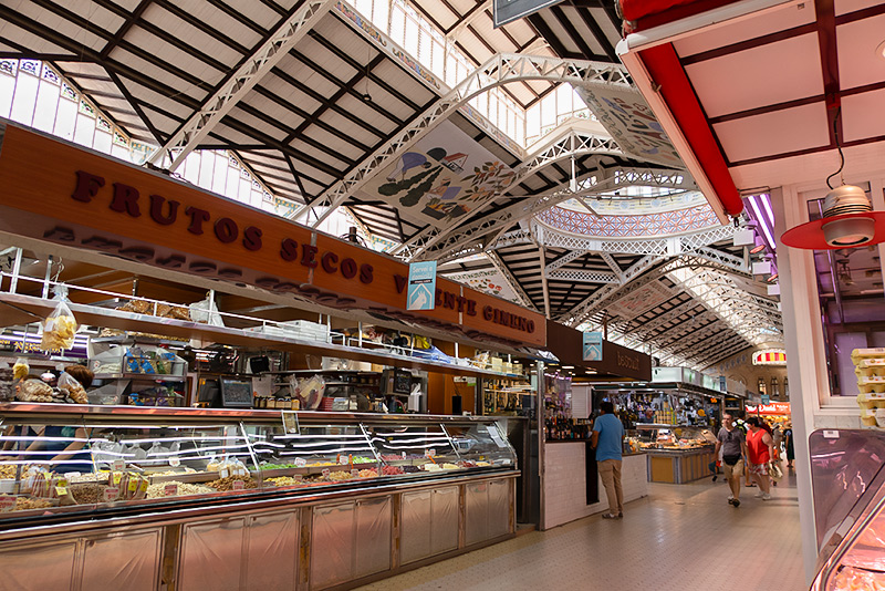 Mercat Central wide stalls color