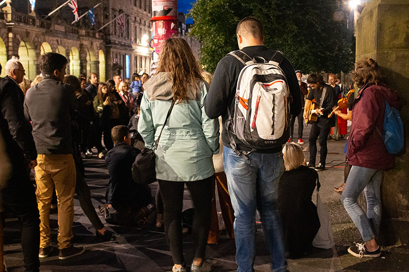 Fringe busk